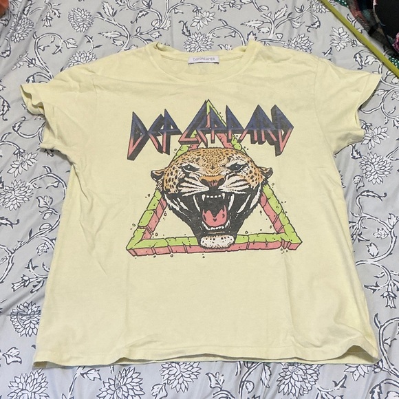 Daydreamer Tops - Daydreamer Yellow Leopard Graphic Tee